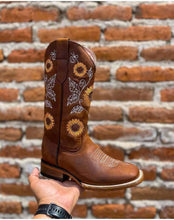 Carica l'immagine nel visualizzatore di Gallery, Autumn and Winter Embroidery Western Cowboy Boots