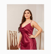 गैलरी व्यूवर में इमेज लोड करें, Large size Women&#39;s Sleepwear Satin Nightdress
