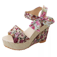 Load image into Gallery viewer, Lace Leisure Platform Sandals
