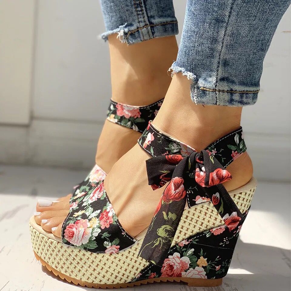 Lace Leisure Platform Sandals