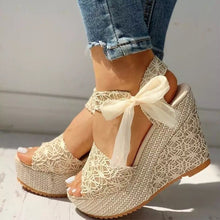 Load image into Gallery viewer, Lace Leisure Platform Sandals
