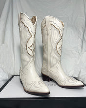 Load image into Gallery viewer, White Western Cowboy/Cowgirl Chunky Heel Pointed Boots
