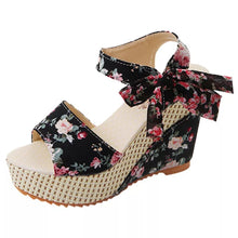 Load image into Gallery viewer, Lace Leisure Platform Sandals
