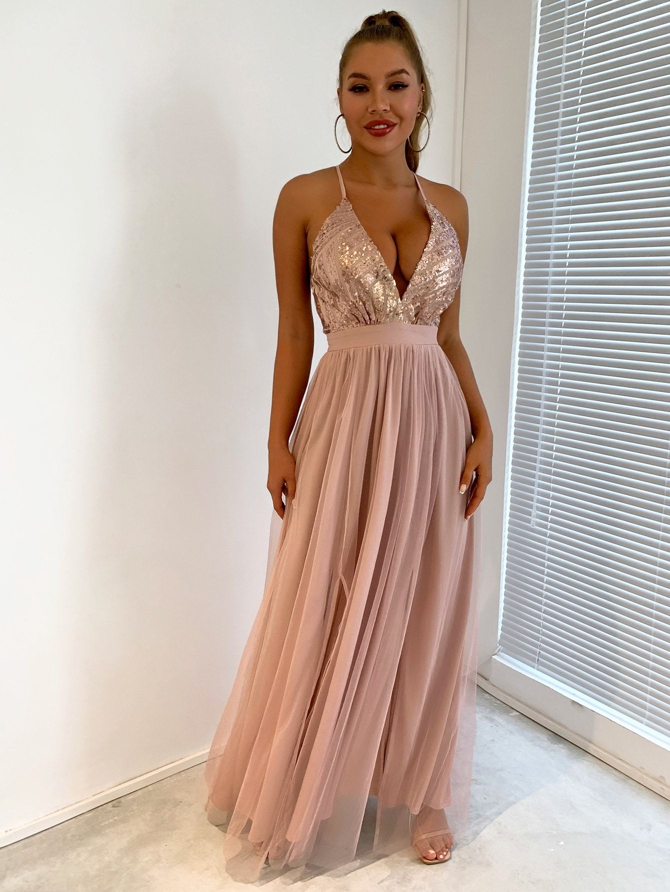 2003 Backless V-neck Maxi Dress