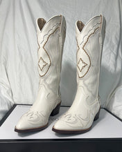 Load image into Gallery viewer, White Western Cowboy/Cowgirl Chunky Heel Pointed Boots
