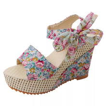 Load image into Gallery viewer, Lace Leisure Platform Sandals
