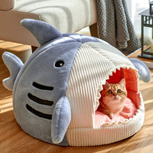 Carica l&#39;immagine nel visualizzatore di Gallery, Enclosed Warm Cat Bed For Cats or Small Dog
