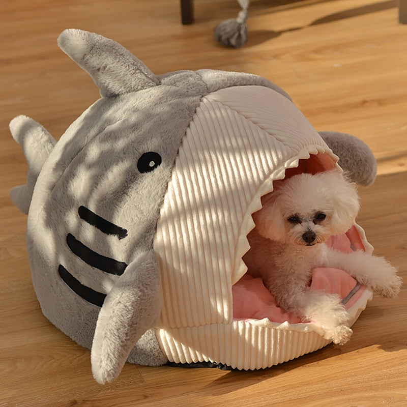 Enclosed Warm Cat Bed For Cats or Small Dog