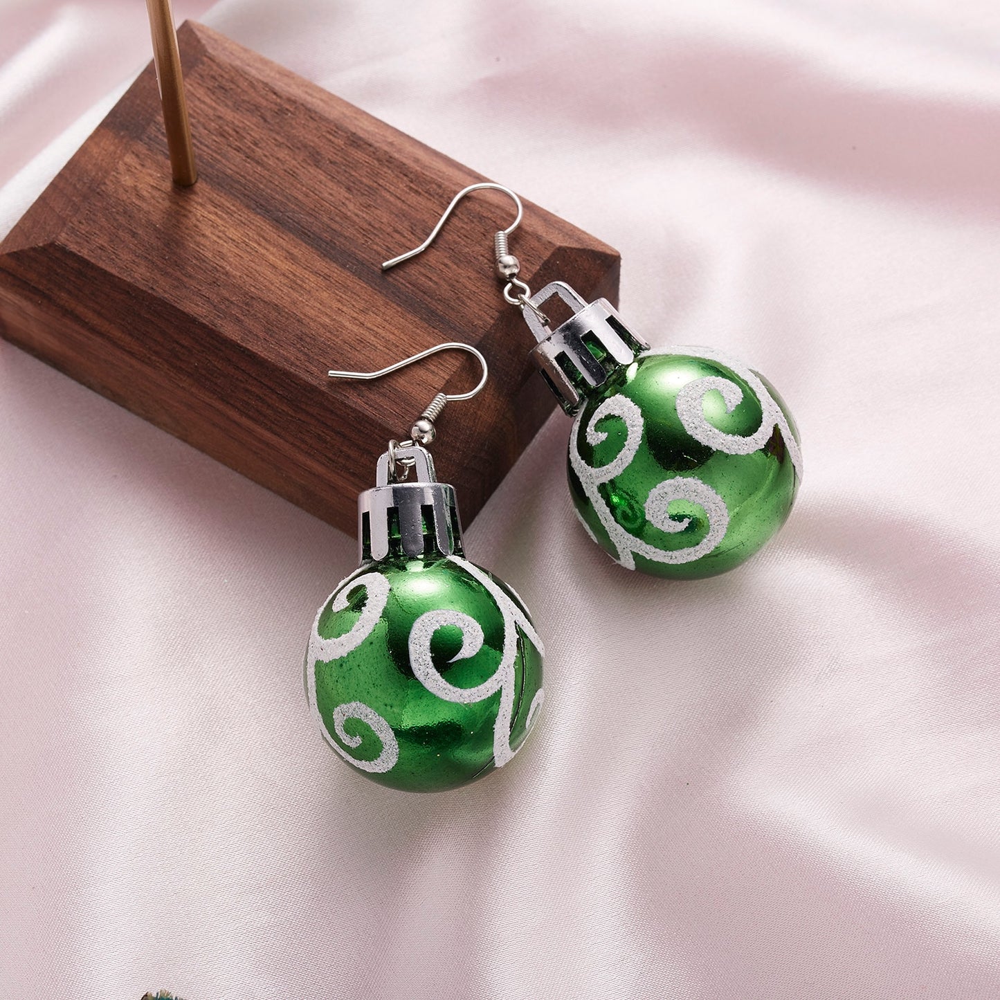 Fashion Green Red Color Star Ball Christmas Earring Women