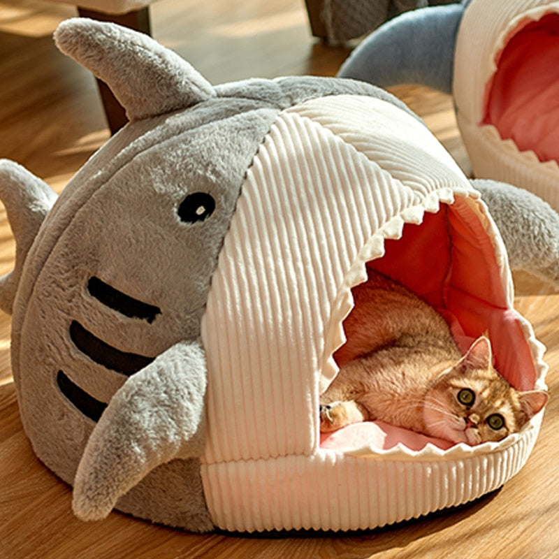 Enclosed Warm Cat Bed For Cats or Small Dog
