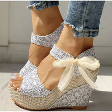 Load image into Gallery viewer, Lace Leisure Platform Sandals
