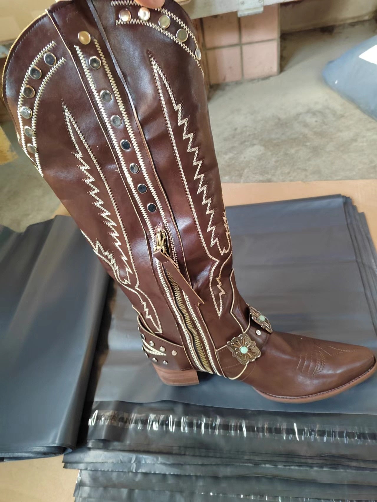 Thick Heel Metal Belt Buckle Rivet Embroidery Western Boots