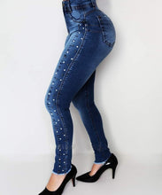 Cargar imagen en el visor de la galería, Beading Push Up winter Jeans - Fashion Damsel
