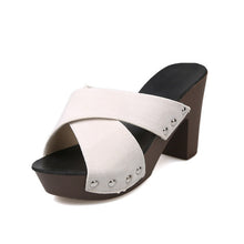 Cargar imagen en el visor de la galería, Cross Strap Chunky Heel Open Toe Sandal
